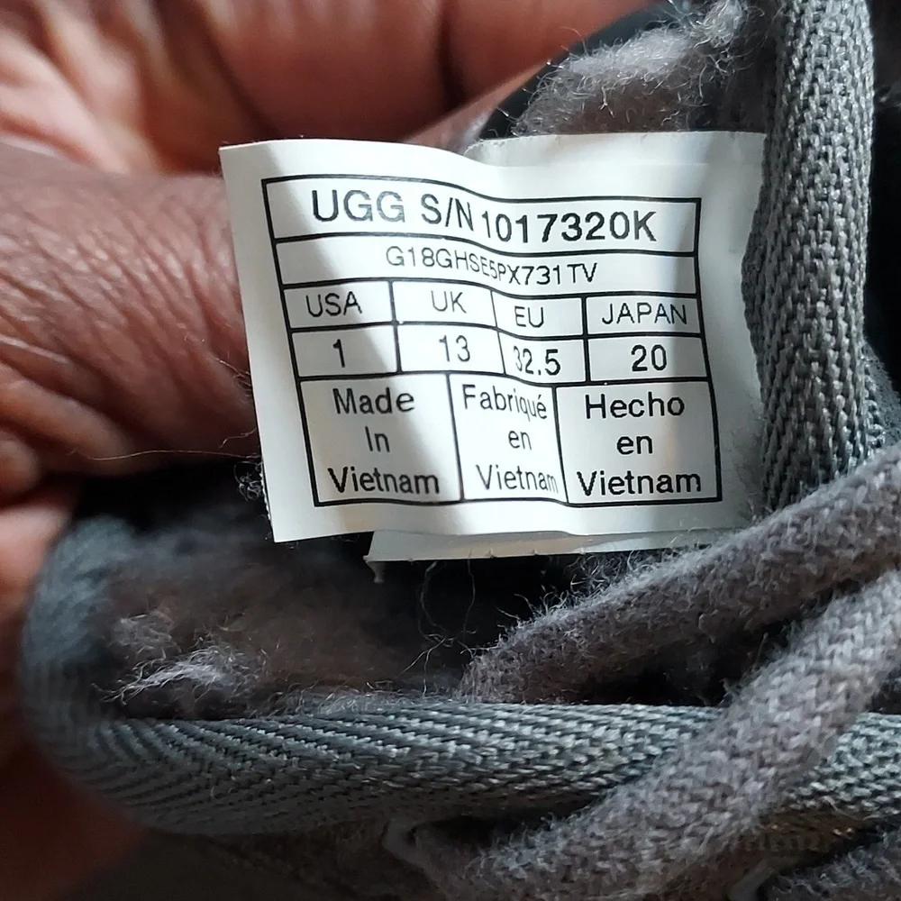 Uggs Neumel 11 Chukka Kids gray boots Sz 1